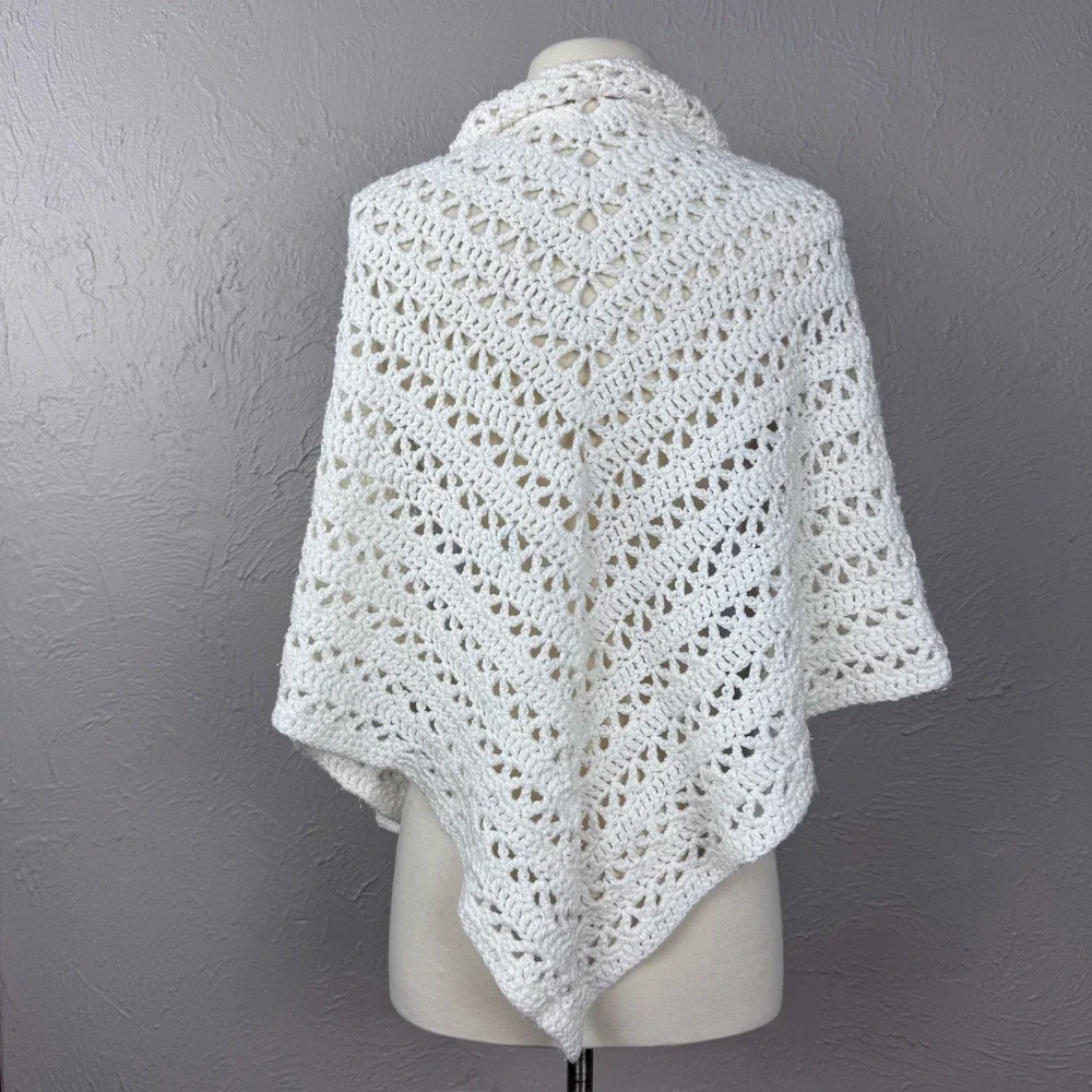 Vintage 80s white handmade crochet knit shawl Cottage core grandma style